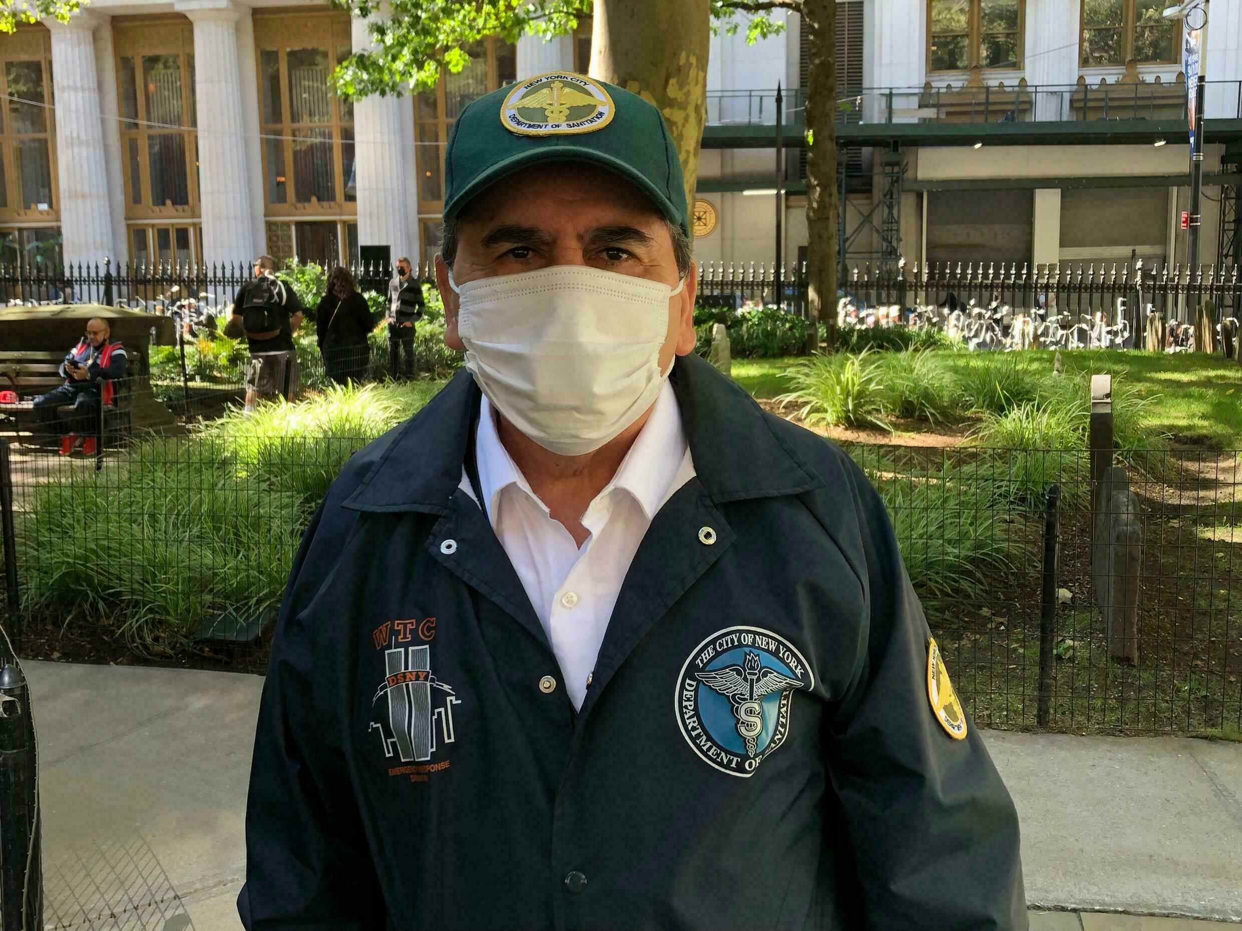 Angel Rodriguez, ein pensionierter Sanitärarbeiter aus der Bronx, verbrachte 52 Tage am Ground Zero, um die schwelenden Überreste zu durchsuchen und die Leichen der Opfer zu bergen.