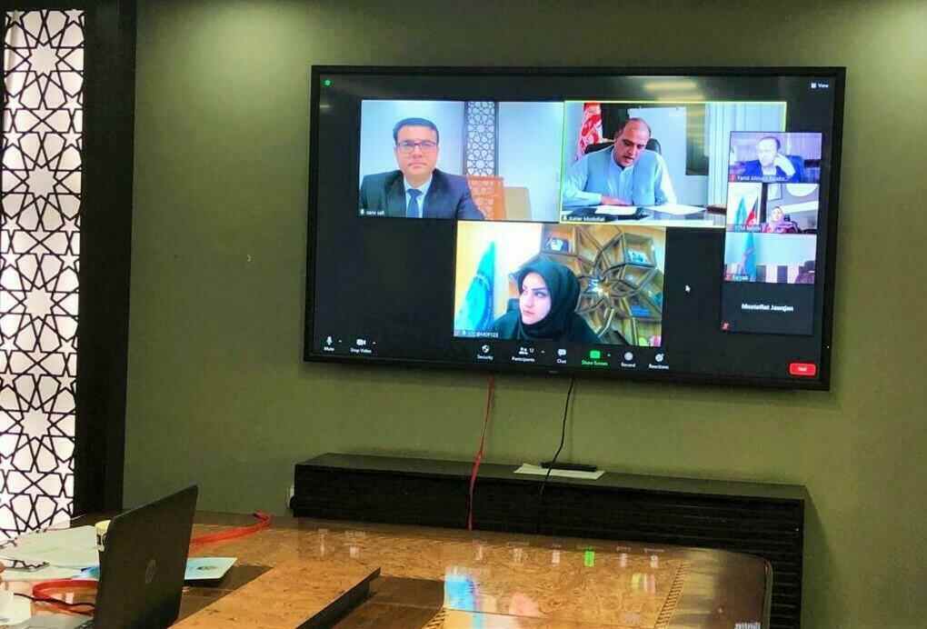 Foto, das am 10. Oktober 2020 während einer Videokonferenz mit lokalen Büros auf dem Facebook-Konto des afghanischen General Department of Revenue veröffentlicht wurde.