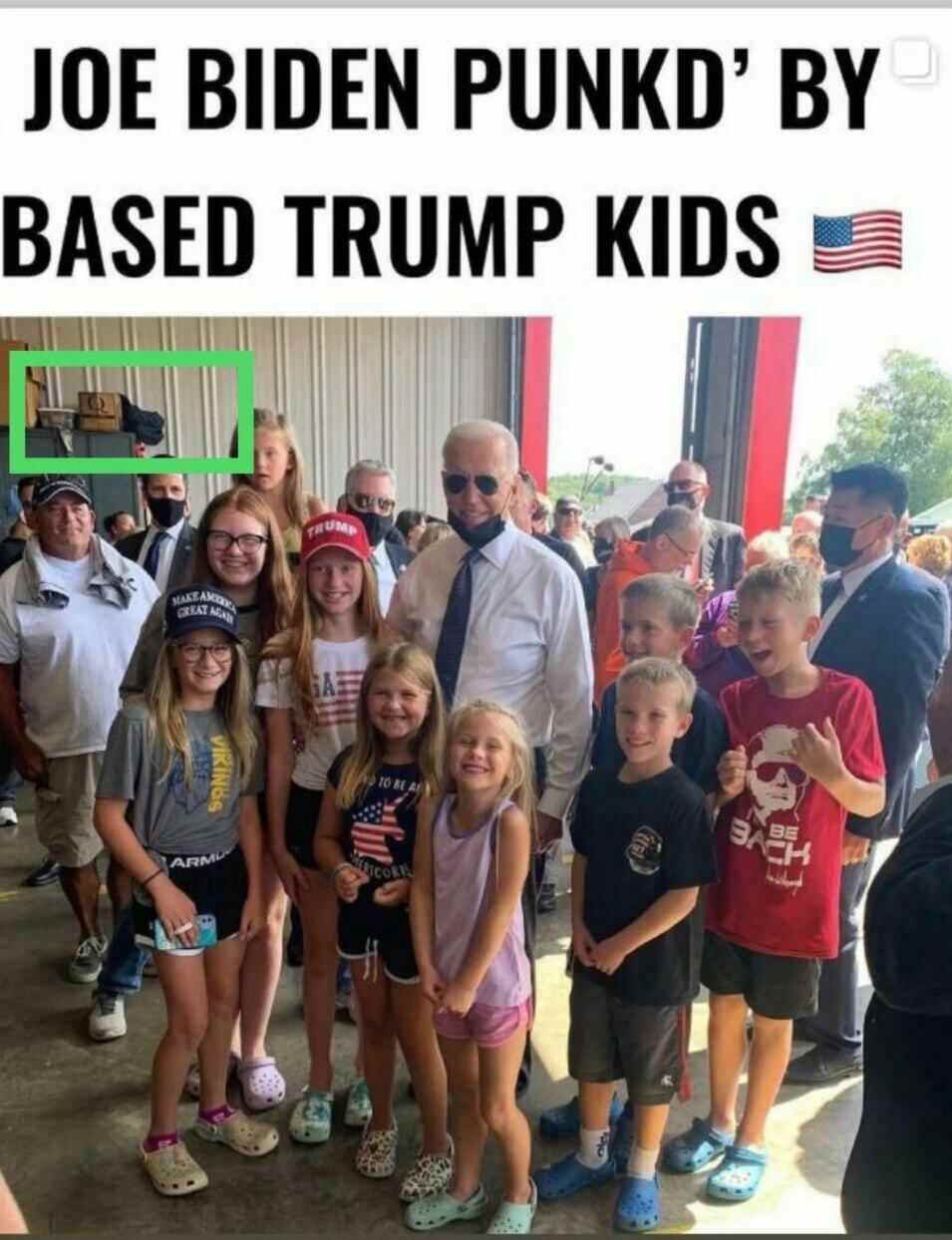 Ein Facebook-Post vom 13. September teilte das Foto von Biden, umgeben von jungen Trump-Anhängern, mit der Überschrift, dass er von den Kindern „punkd“ wurde.