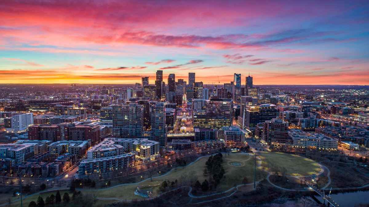 Downtown Denver, Colorado, USA Drohnen-Skyline-Luftpanorama