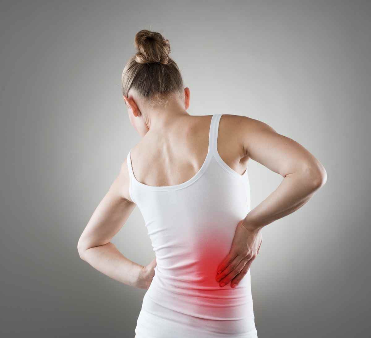 Schmerzen.  Chronische Nierenerkrankung, angezeigt durch einen roten Fleck am Körper der Frau.