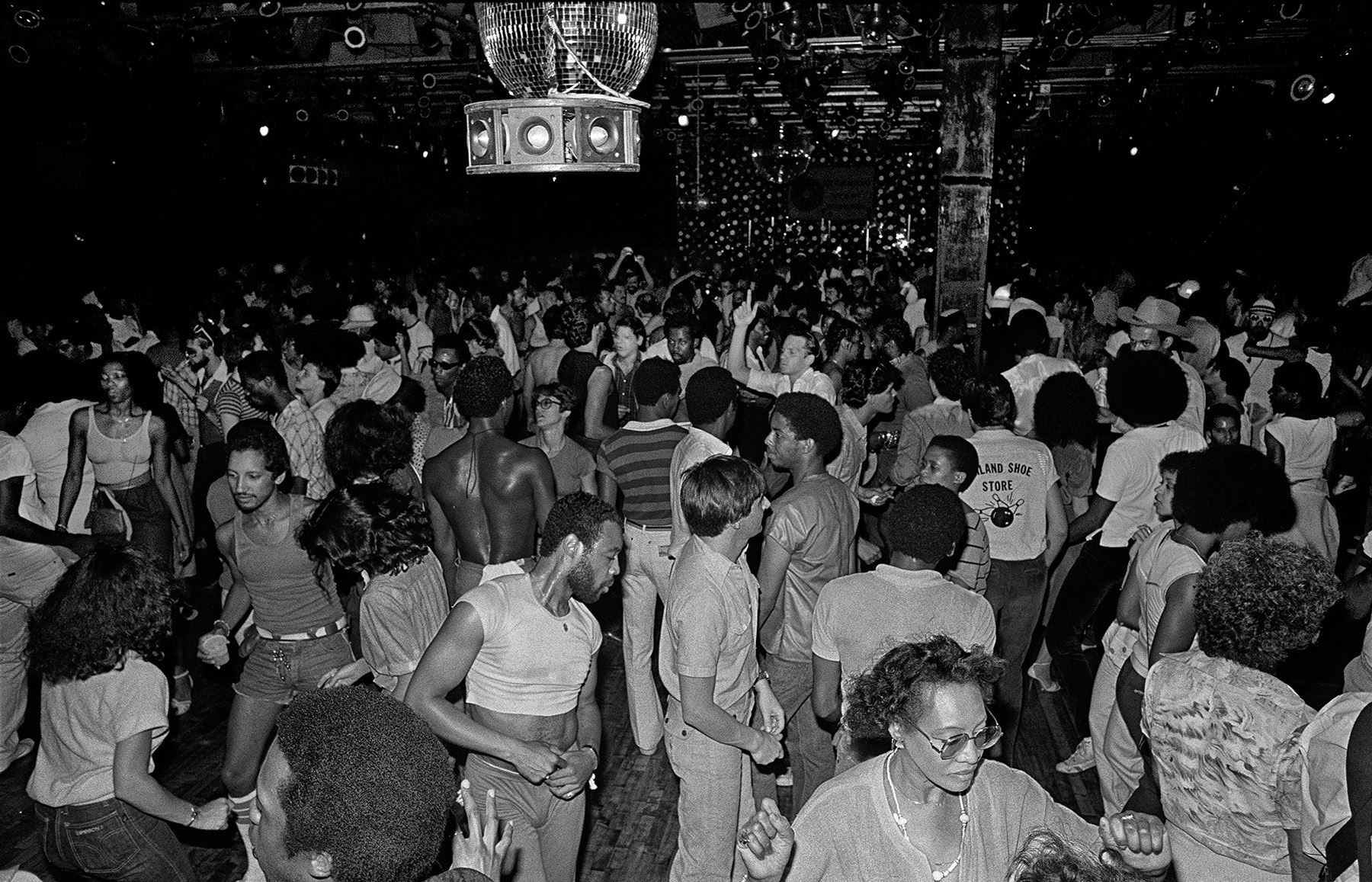 Studio 54 enthüllt noch nie dagewesene Foto- und Pixel-Art-NFTs des berühmten Disco-Clubs 