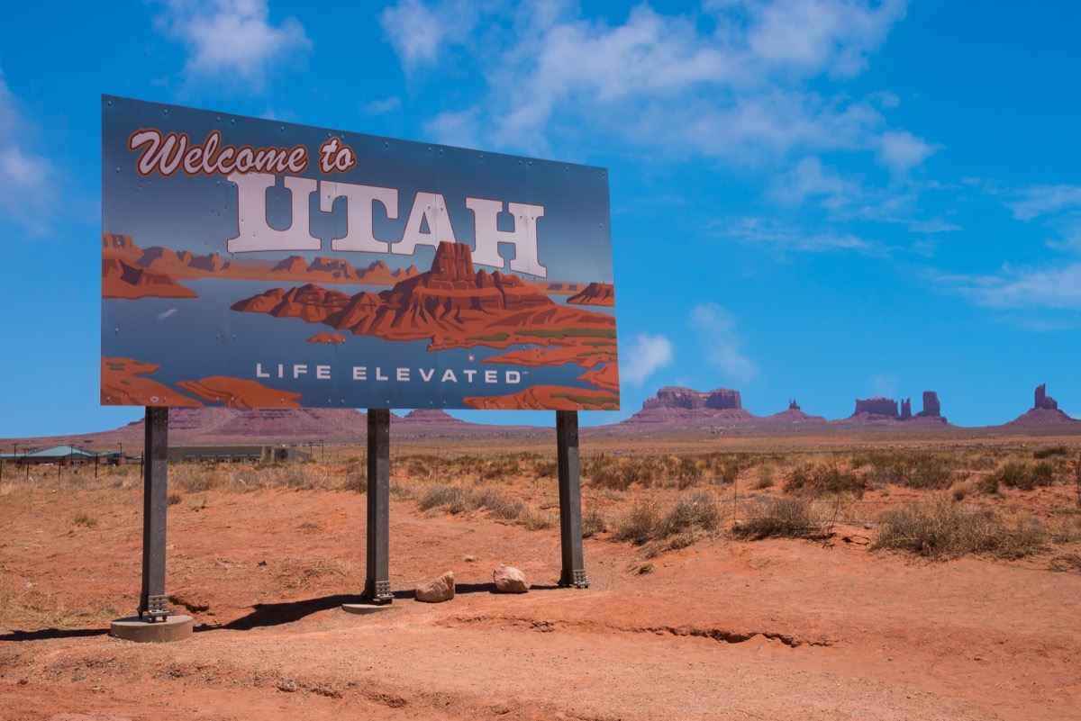 Willkommen im Straßenschild von Utah