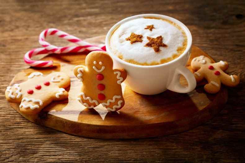 Eine Tasse Cappuccino zum Thema Weihnachten 