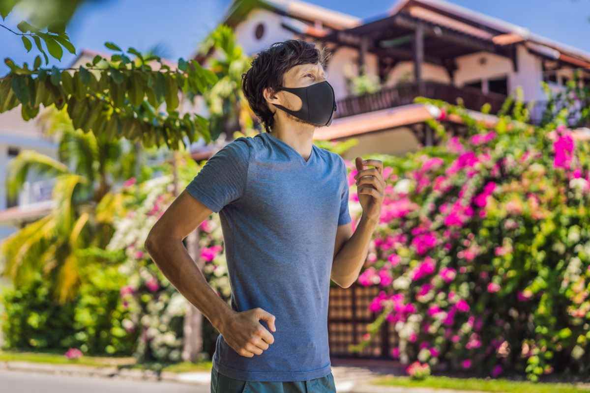 Man runner wearing medical mask