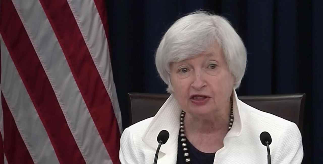 Während die Kaufkraft des Dollars sinkt, betont Janet Yellen, dass die Pandemie für die Wirtschaft und die Inflation das Sagen hat