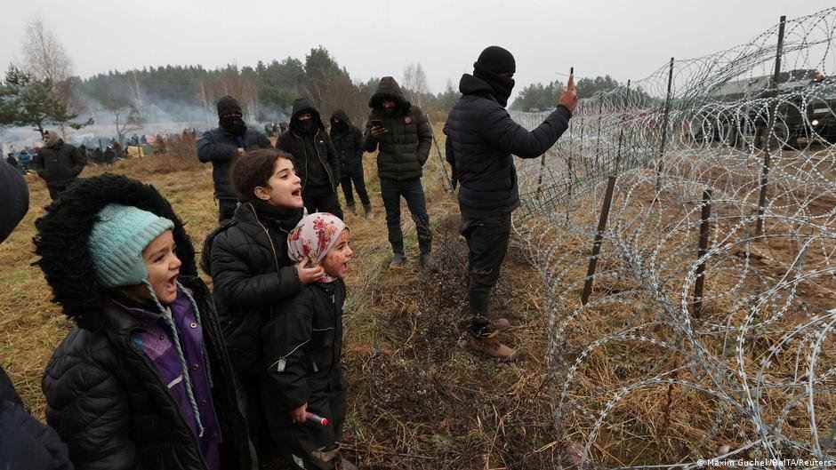 Kinder sind unter denen, die an der Grenze gestrandet sind |  Foto: Maxim Guchel/BelTA/Reuters