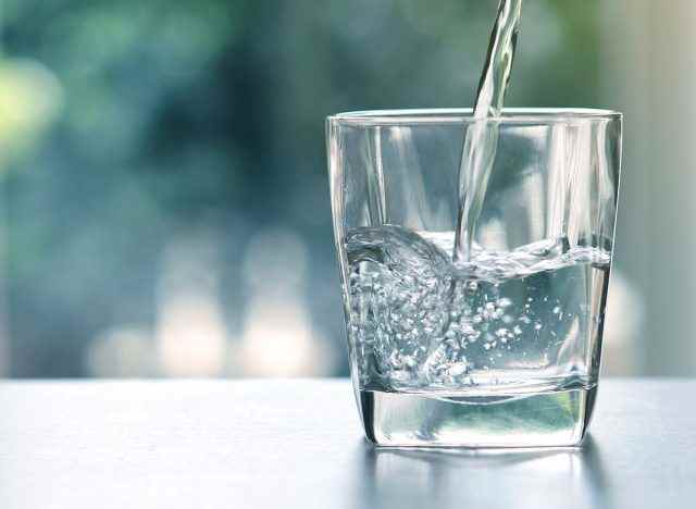 gereinigtes Trinkwasser im Glas