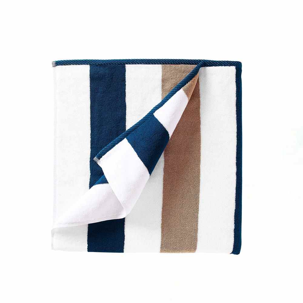 Laguna Beach Textile Co Übergroßes Plüsch-Cabana-Handtuch in Weiß, Blau und Hellbraun gestreift