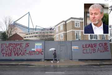 Graffiti von Chelsea-Fans vor Bridge nach Abramovich-Sanktionen
