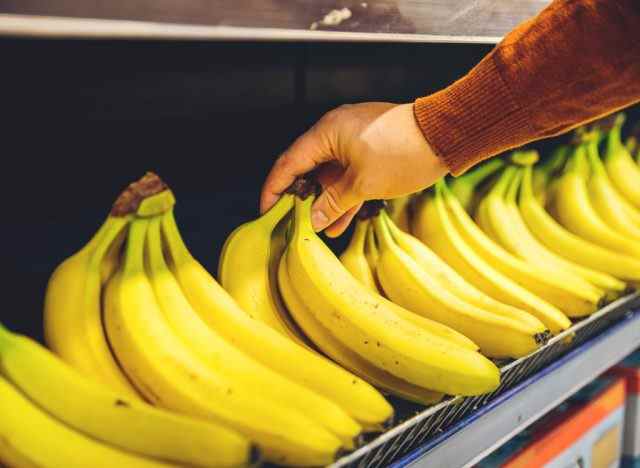 Wählen Sie ein Bananen-Lebensmittelregal aus