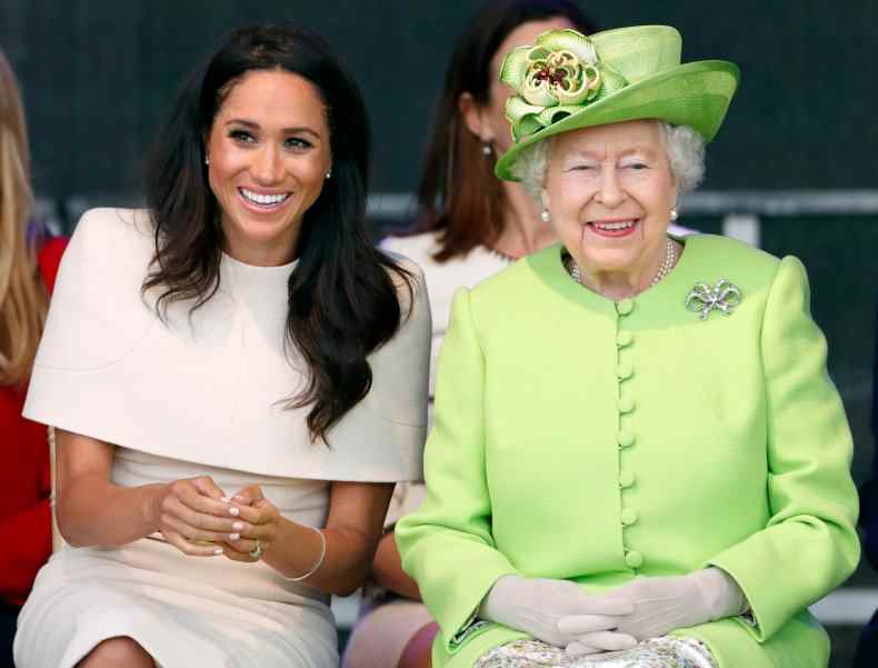 Queen Elizabeth und Meghan Markle Pearls