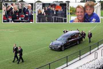 Shane Warnes Familie verabschiedet sich von Cricket-Star, während Trauernde an der Beerdigung teilnehmen