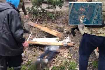 Mutter aus der Ukraine zeigt flaches Grab ihrer Tochter und Schockbilder enthüllen Massenbegräbnisstätte