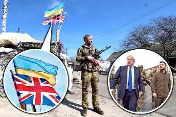 Die Helden der Ukraine hissen den Union Jack als Dank für die Unterstützung Großbritanniens im Krieg