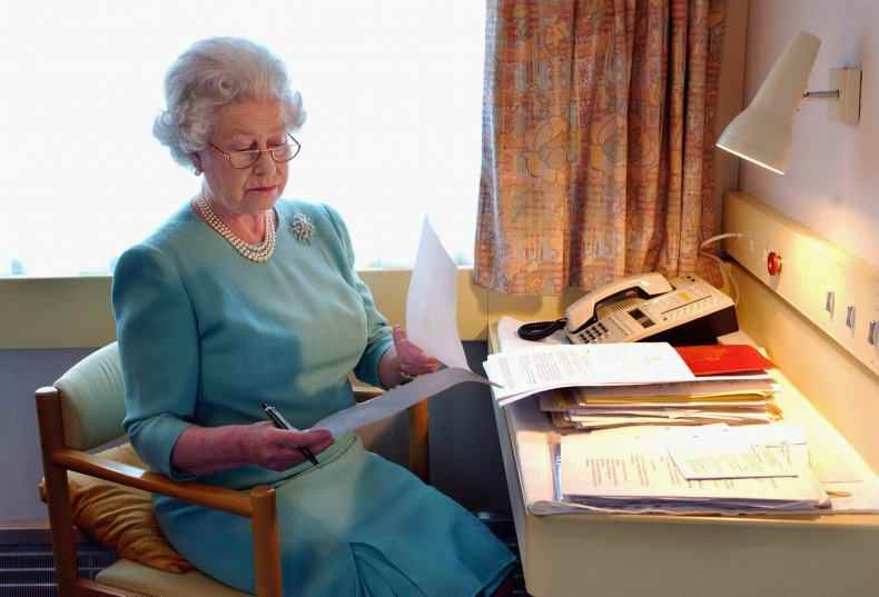 Offizielle Papiere von Queen Elizabeth II