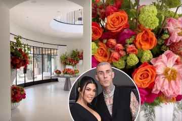 Kourtney Kardashian zeigt TAUSENDE Blumen, die Travis Barker ihr geschickt hat