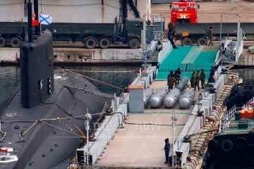 Durchgesickerte Bilder zeigen ein russisches U-Boot, das mit nuklearfähigen Raketen beladen ist