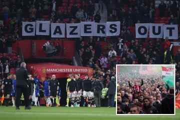 Man Utd-Fans halten „Glasers out“-Schilder mit Tausenden leeren Plätzen gegen Chelsea