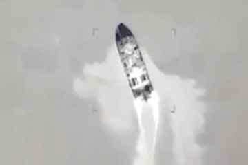 Dramatischer Moment Ukrainische Drohne versenkt zwei russische Kanonenboote nach „Direkttreffer“
