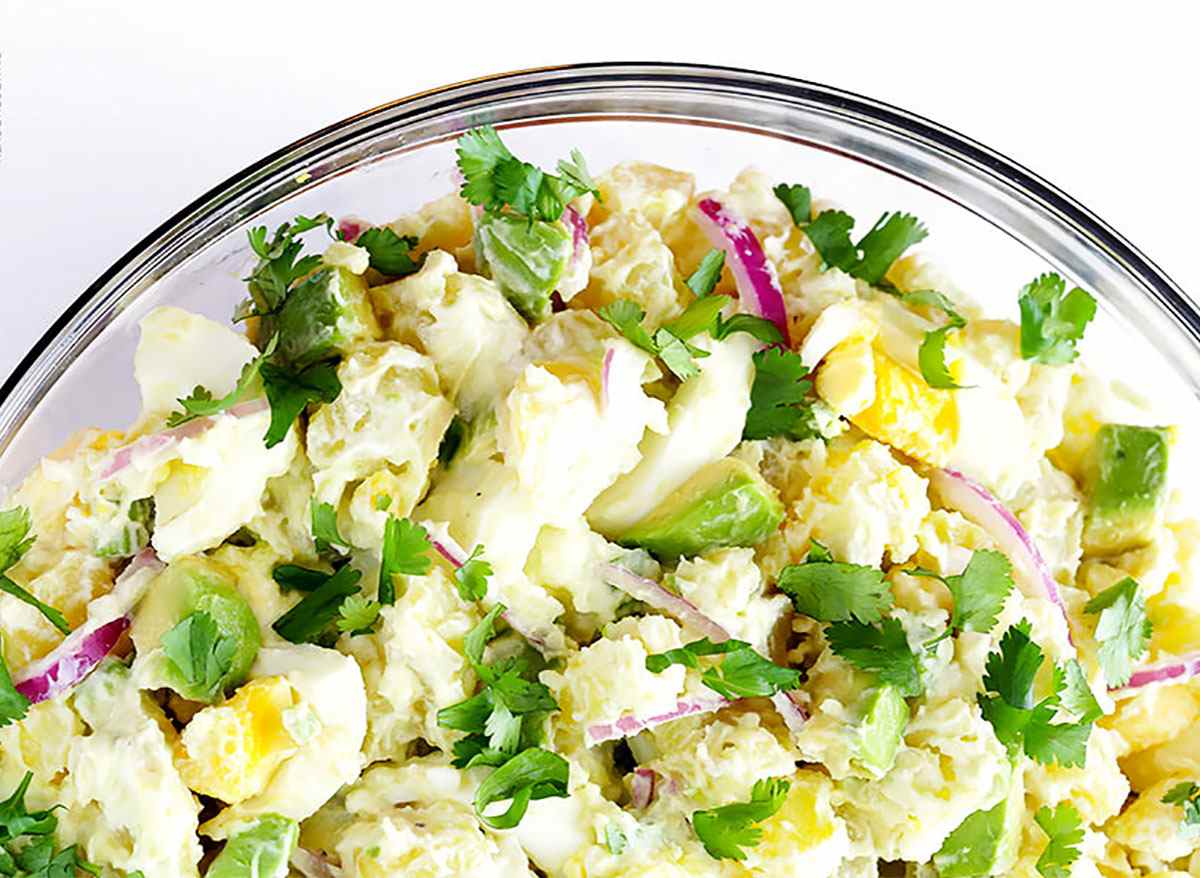 Kartoffelsalat mit Avocado und Koriander