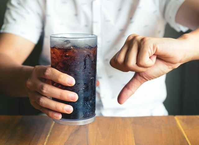 Sagen Sie Nein zum Trinken von Soda, hören Sie auf, Zucker zu trinken