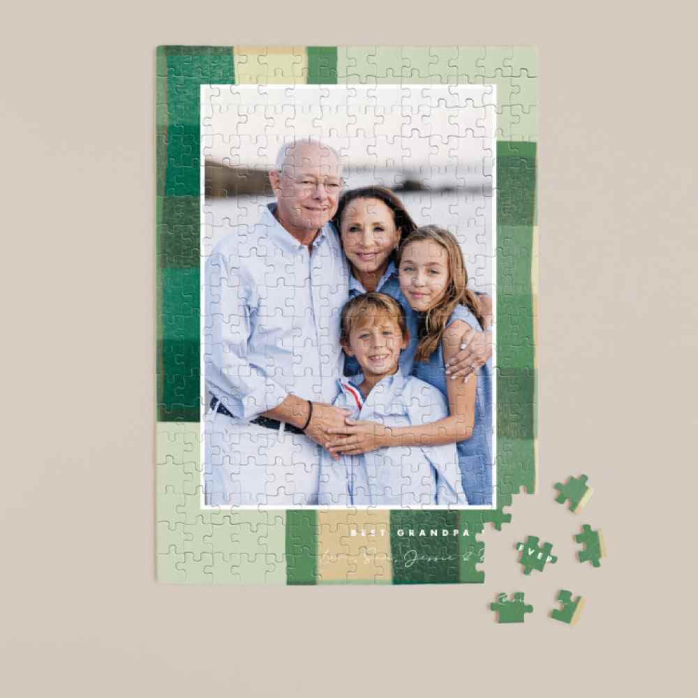 Familienporträt gedruckt auf benutzerdefinierten Puzzleteilen aus geprägtem warmem Flanell 