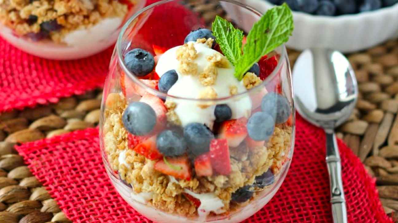 Berry fruit and yogurt granola parfait