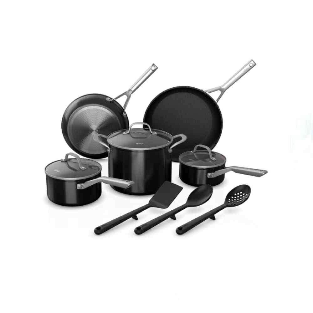 Schwarzes Ninja Foodi NeverStick Essential 11-teiliges Kochgeschirr-Set auf weißem Hintergrund
