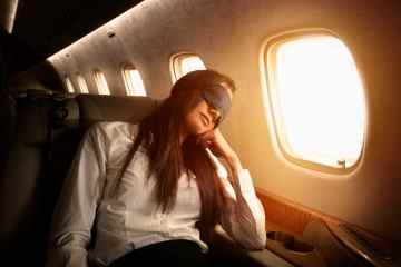 Ich bin ein Schlafexperte – hier sind meine 4 besten Möglichkeiten, um während eines Fluges ein Auge zuzudrücken