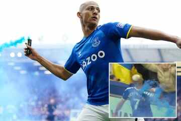 Richarlison trifft auf FA-Rap, nachdem er Flare in die Menge geworfen hat, während der Everton-Star feiert