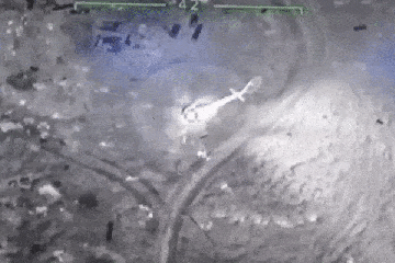 Dramatischer Moment Russischer Hubschrauber wird bei ukrainischem Drohnenangriff in die Luft gesprengt