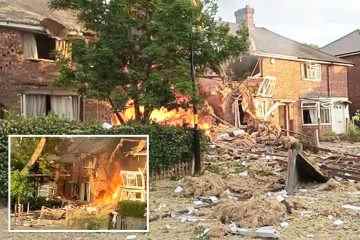 Riesige Feuerballexplosion zerstört Haus, während Rettungskräfte „Opfer“ behandeln