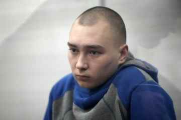 Russischer Mörder mit Babygesicht zu lebenslanger Haft verurteilt, nachdem er Opa ermordet hat