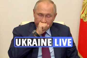 Putin sah, wie er unkontrolliert zitterte und die Beine wiederholt während der Rede einknickten