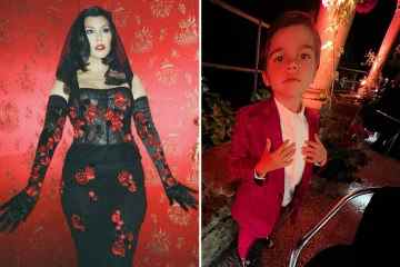 Kourtney Kardashian trägt mit ihrem Sohn Reign, 7, ein gotisches D&G-Rosenkleid
