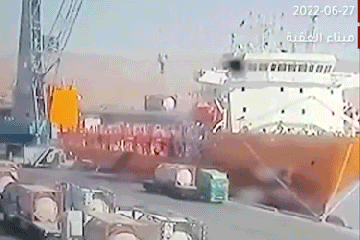Schrecklicher Moment Giftgas verschlingt den Hafen, tötet zehn und verletzt Hunderte