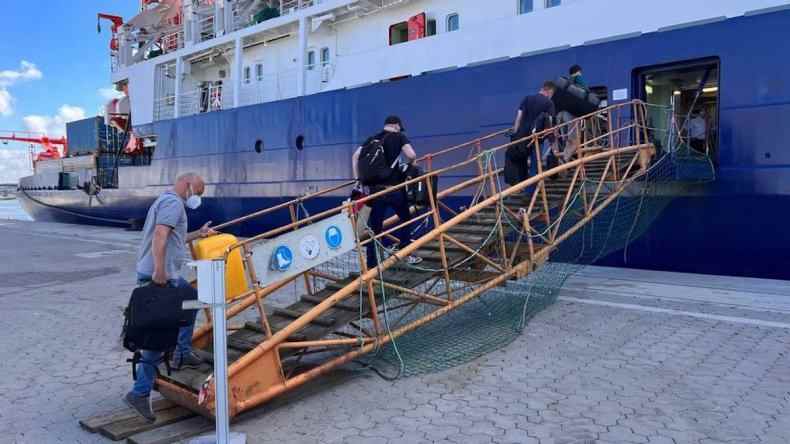 Polarstern verlässt Bremerhaven in Richtung Arktis