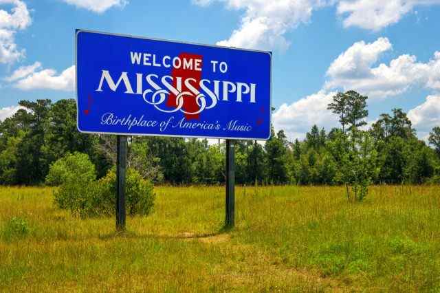 Mississippi-Willkommensschild mit den Worten "Geburtsort der amerikanischen Musik"