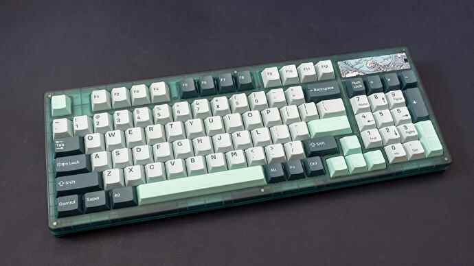 eine mechanische Tastatur Yunzii Keynovo IF98 mit grünem Layout und Meeresmotiven