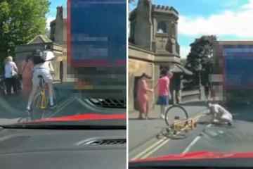 Beobachten Sie, wie sich ein Radfahrer ohne Helm an einen LKW klammert, aber vor dem Verkehr herunterfällt