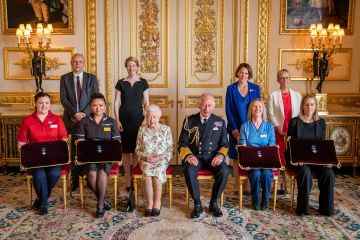 Die Königin und Prinz Charles begrüßen NHS-Helden in einer besonderen Windsor-Zeremonie