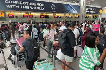 MEHR Heathrow-Flüge werden während der Schulsommerferien storniert