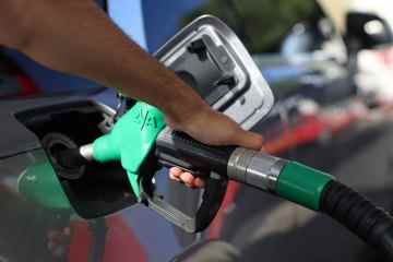 Tesco beginnt einen Kraftstoffpumpenkrieg, nachdem das Benzin um 6,5 Pence gesenkt wurde, nachdem Asda die Preise gesenkt hatte
