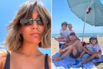 Frankie Bridge begeistert in einem tiefen schwarzen Bikini am Strand während des Familienurlaubs