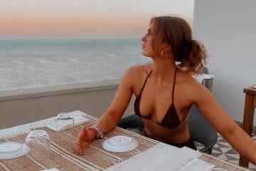 EastEnders Maisie Smith sieht im Urlaub im schwarzen Bikini unglaublich aus