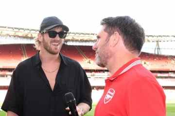Arsenal-Sponsor Logan Paul nimmt als VIP-Gast am Emirates-Spiel gegen Fulham teil