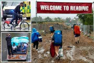 Lesende Festivalbesucher ziehen Gummistiefel an, während Gewitter und Blitze in Großbritannien um sich schlagen