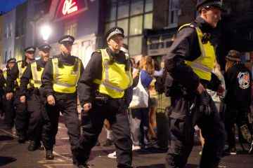 Polizisten von Notting Hill Carnival nehmen 38 Personen wegen „Drogen, Waffen und Körperverletzung“ fest