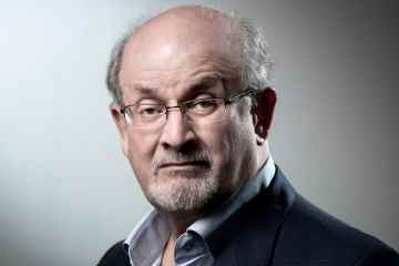 Die Polizei untersucht die Bedrohung von JK Rowling, nachdem Salman Rushdie zehnmal mit Messern zugestochen hat